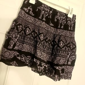 Boho Loose Pattern Black & White shorts